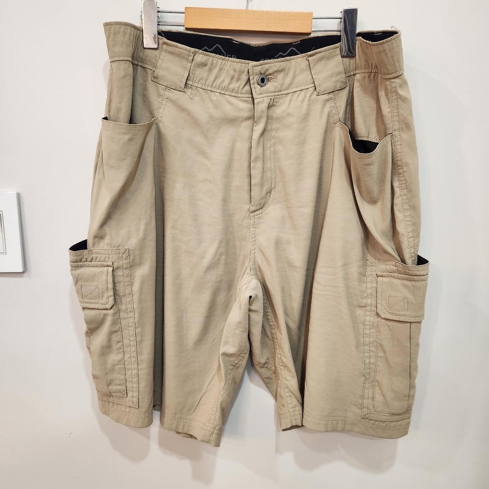 Eddie Bauer Nylon Cargo Shorts Mens 36 Beige Pockets Hiking Outdoor Stretch